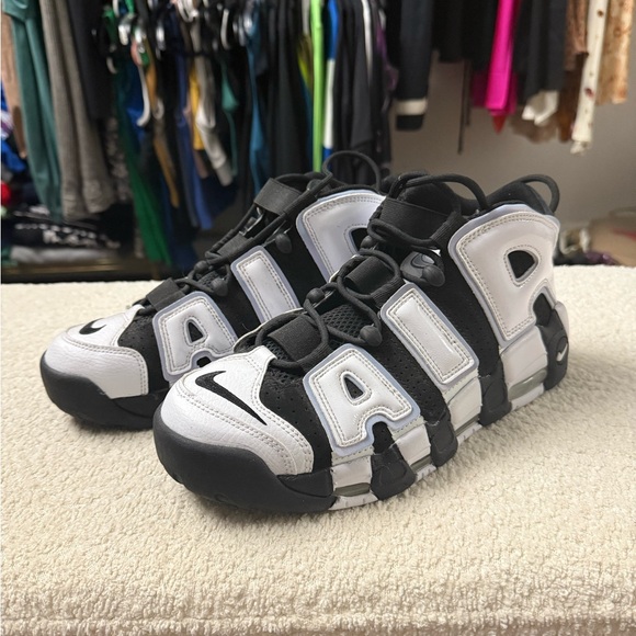 Nike Mens Black and White Sneakers - Picture 1 of 4
